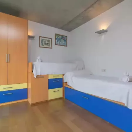 Modern With Balcony Chalé *